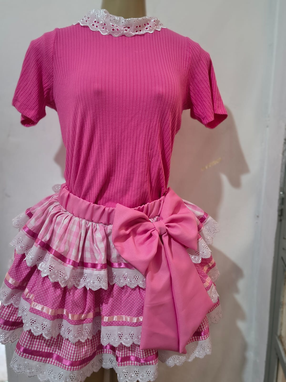 Saia Rosa de Bolinhas com Laço Grande