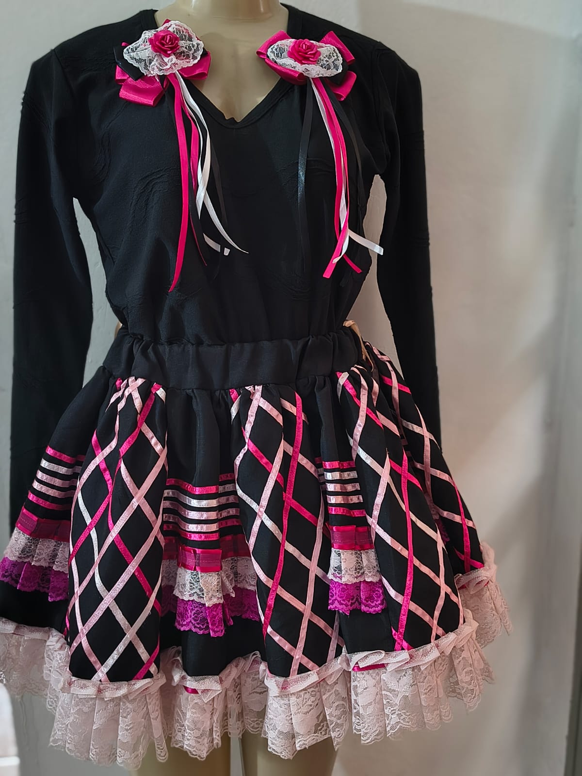 Saia Preta com Losangos Rosa e Branco