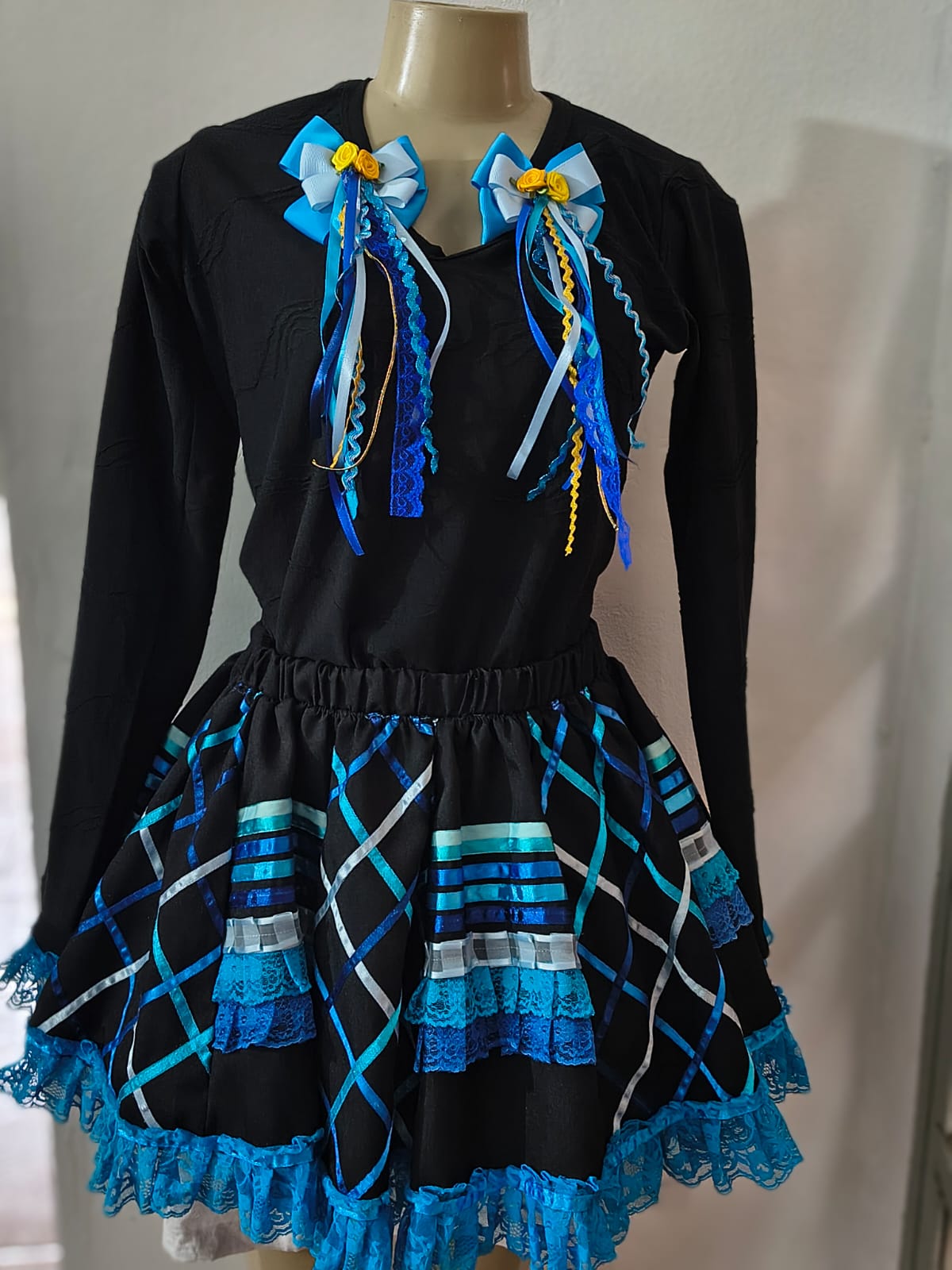 Saia Preta com Losangos Azul e Amarelo