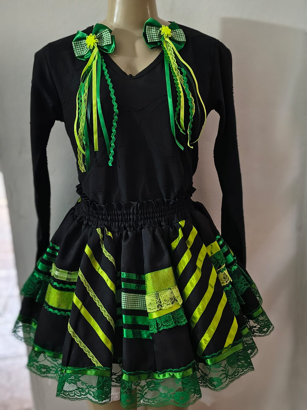 Saia Preta com Listras Verde e Amarelo