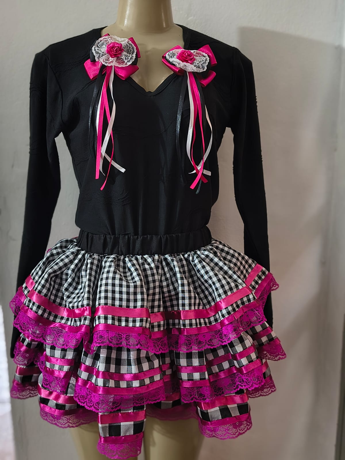 Saia Preta Xadrez Rosa e Branca